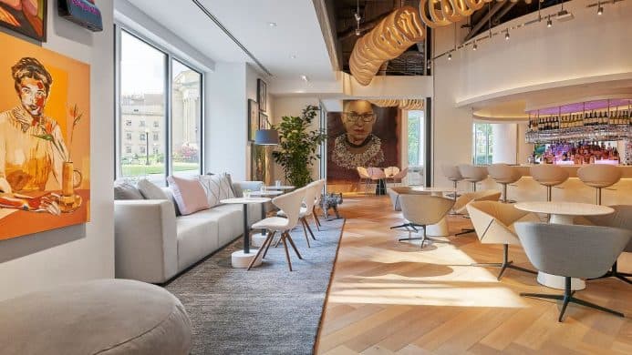 Art in Luxury Hospitality: How Creative Curation Elevates Guest Experience